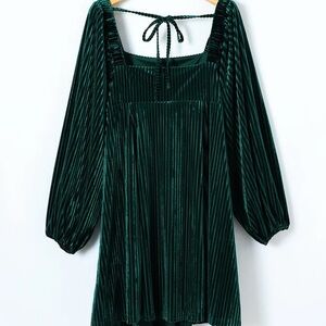 Katrina exclusive Women’s bishop sleeve tie back square neck dress - green